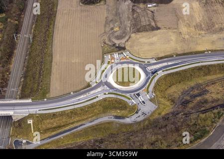 Vista aerea, area di costruzione del quartiere urbano pianificato di Wasserstadt Aden con nuova rotatoria sul sito dell'ex miniera Haus Aden sulla Datt Foto Stock