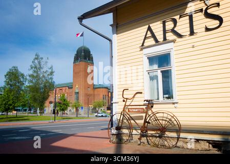 Taitokortteli, un quartiere culturale aperto tutto l'anno, fondato da Taito Pohjois-Karjala ry e da vari imprenditori nel centro di Joensuu, in Finlandia Foto Stock