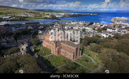 Vista aerea di Kirkwall dal Bignold Park al lungomare, alle Isole Orcadi, Scozia Foto Stock