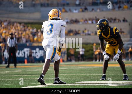 13 settembre 2025, Morgantown, WV, Stati Uniti: 13 settembre, 2025: Cataurus Hicks durante la West Virginia University Mountaineers (WVU) vs University of Pittsburgh Panthers a Morgantown, WV allo Stadio Puskar di Milano. Bradley Martin/Apparent Media Group (Credit Image: © AMG/AMG via ZUMA Press Wire) SOLO PER USO EDITORIALE! Non per USO commerciale! Foto Stock