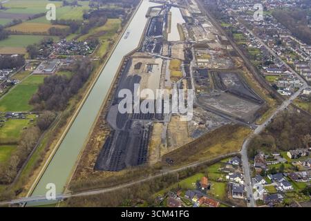 Vista aerea, area di costruzione del quartiere urbano pianificato di Wasserstadt Aden con nuova rotatoria sul sito dell'ex miniera Haus Aden sulla Datt Foto Stock
