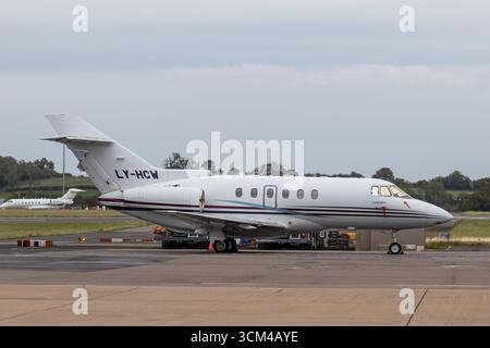 LY-HCW British Aerospace 125 Hawker 800XP Charter Jets Aeroporto di Bristol 14/09/2025 Foto Stock