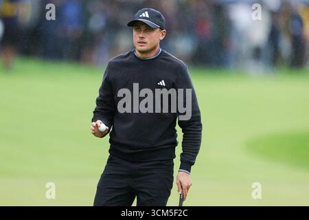 Wentworth Club, Londra, Regno Unito. 14 settembre 2025. Il BMW PGA Championship Final Round; la Svezia Ludvig Aberg reagisce al 18° green Credit: Action Plus Sports/Alamy Live News Foto Stock