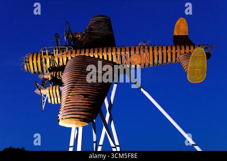 On Freedom's Wings è una scultura Lancaster Bomber a grandezza naturale presso Norton Disney nel Lincolnshire creata da Bomber County Gateway Trust Foto Stock