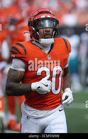 Cincinnati, Ohio, Stati Uniti. 14 settembre 2025. Cincinnati Bengals RB Chase Brown durante LA SETTIMANA 2 della stagione regolare tra i Cincinnati Bengals e i Jacksonville Jaguars a Cincinnati, Ohio. Kevin Schultz/CSM/Alamy Live News Foto Stock