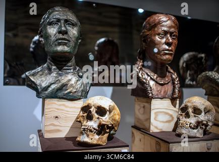 Ricostruzioni facciali di antichi popoli dai loro teschi: Abakan, Russia - 12 giugno 2024 Foto Stock