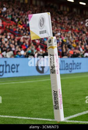 Bristol, Regno Unito. 14 agosto 2025. Dettaglio della bandiera d'angolo durante la partita di Coppa del mondo di rugby Inghilterra contro Scozia all'Ashton Gate Stadium. SOLO PER USO EDITORIALE. NON PER USO COMMERCIALE. Bristol, Regno Unito © ️ crediti: Elsie Kibue/Alamy Live News Foto Stock