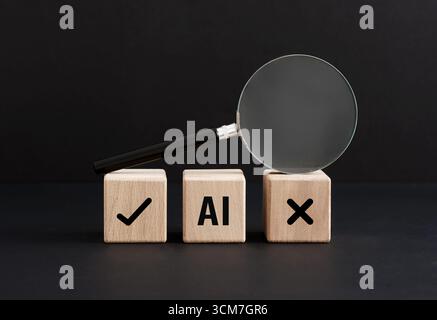 La lente d'ingrandimento sta analizzando i vantaggi e gli svantaggi dell'intelligenza artificiale simboleggiati dal segno di spunta e dalla croce sui blocchi di legno Foto Stock
