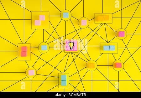 Creazione di reti di concept aziendali con membri collegati tra loro. Comunicazione, lavoro di squadra, innovazione, nuove idee... Concetto astratto con pezzi di legno Foto Stock