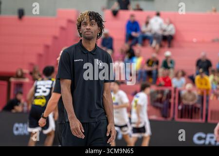 Tuebingen, Germania. 14 settembre 2025. Aaron Ogunjobi (Tigers Tuebingen n. 25) GER, Tigers Tuebingen vs. Basket Swans Gmunden, Basketball, Herren, Vorbereitung 2. Barmer Basketball Bundesliga, Testspiel, Spielzeit 2025/2026, 14.09.2025, foto: Eibner-Pressefoto/Wolfgang Frank credito: dpa/Alamy Live News Foto Stock