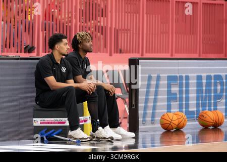 Tuebingen, Germania. 14 settembre 2025. v.li. Joshua Schwaibold (Tigers Tuebingen #19), Aaron Ogunjobi (Tigers Tuebingen #25) GER, Tigers Tuebingen vs. Basket Swans Gmunden, Basketball, Herren, Vorbereitung 2. Barmer Basketball Bundesliga, Testspiel, Spielzeit 2025/2026, 14.09.2025, foto: Eibner-Pressefoto/Wolfgang Frank credito: dpa/Alamy Live News Foto Stock