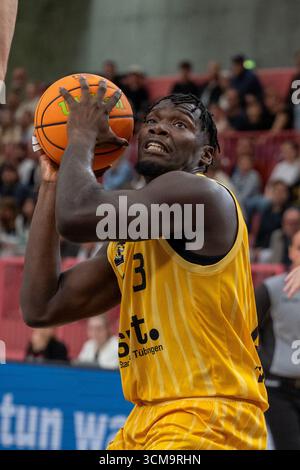 Tuebingen, Germania. 14 settembre 2025. Melkisedek Moreaux (Tigers Tuebingen #23) GER, Tigers Tuebingen vs. Basket Swans Gmunden, Basketball, Herren, Vorbereitung 2. Barmer Basketball Bundesliga, Testspiel, Spielzeit 2025/2026, 14.09.2025, foto: Eibner-Pressefoto/Wolfgang Frank credito: dpa/Alamy Live News Foto Stock