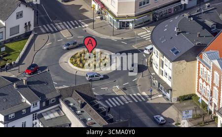 Vista aerea, Brueckenplatz e Clemens-August-Strasse, rotonda con cartello A, Arnsberg, Sauerland, Renania settentrionale-Vestfalia, Germania, a-artwork, Brai¿½ Foto Stock