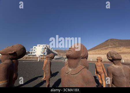 Fuerteventura, scultore cubano della rotonda Lisbet Fernandez 30 sculture di bambini, opere d'arte Caminos, rotatoria Morro Jable, Isole Canarie, i Canarie Foto Stock