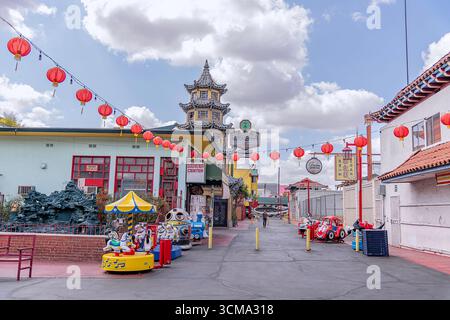 Los Angeles, CA, USA - 10 settembre 2025: Esterno del ristorante Hop Louie situato in Chinatown Central Plaza nel centro di Los Angeles, CALIFORNIA. Foto Stock