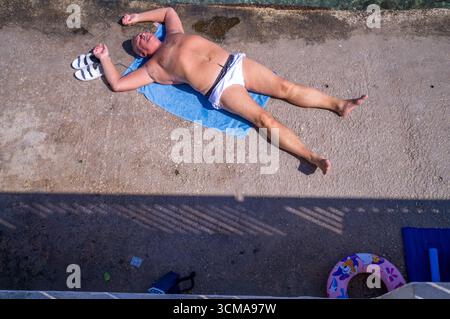 L'isola mediterranea di Malta e in particolare Mellieha, una città nel nord del paese sulla costa. Foto Stock