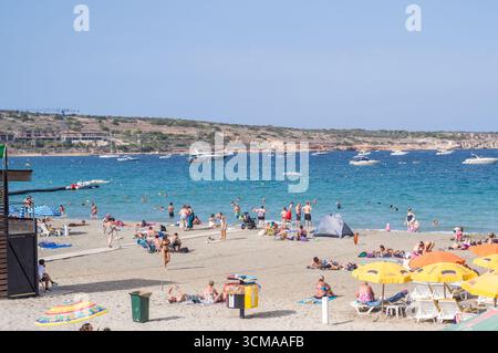 L'isola mediterranea di Malta e in particolare Mellieha, una città nel nord del paese sulla costa. Foto Stock
