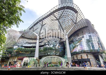 Accesso rapido MRT di fronte al centro commerciale Ion Orchard, Orchard Road, architettura moderna, zona centrale, quartiere centrale degli affari, Singapor Foto Stock