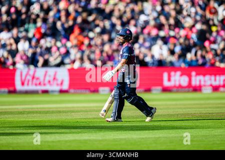 ZzxWARWICKSHIRE, REGNO UNITO. 13 settembre: David Willey del Northamptonshire Steelbacks (capitano) perde il suo wicket contro Toby Albert degli Hampshire Hawks durante Northamptonshire Steelbacks vs Hampshire Hawks - Vitality Blast semifinale all'Edgbaston Cricket Ground sabato 13 settembre 2025 nel WARWICKSHIRE, REGNO UNITO. Crediti: Taka Wu/Alamy Live News Foto Stock