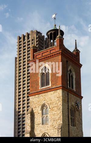 St Giles Cripplegate, il Barbican, Londra Foto Stock