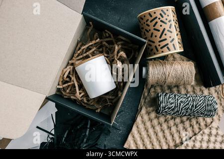 Candela confezionata, prodotto per l'invio di ordini online. Foto Stock