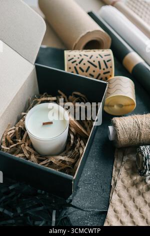 Candela confezionata, prodotto per l'invio di ordini online. Foto Stock