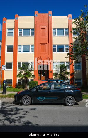 Appartamento King George nel West End di Vancouver, British Columbia, con un'auto Evo davanti. Foto Stock