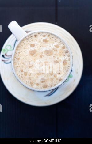 Una tazza di tark servito in un ristorante malese a Cebu, Filippine Foto Stock