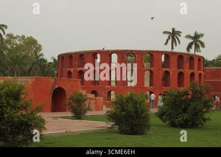 L'osservatorio di arenaria rossa Jantar Mantar a nuova Delhi, India. Foto Stock