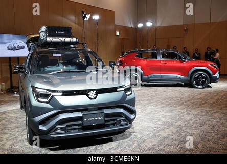Tokyo, Giappone. 16 settembre 2025. La casa automobilistica giapponese Suzuki Motor espone sul mercato giapponese di Tokyo il primo veicolo elettrico a batteria (BEV) "eVitara" martedì 16 settembre 2025. Il SUV a 5 posti eVitara, prodotto in India, consente di percorrere 520 km per il modello a 2 ruote motrici, mentre 472 km per il modello a 4 ruote motrici a pagamento. (Foto di Yoshio Tsunoda/AFLO) Foto Stock
