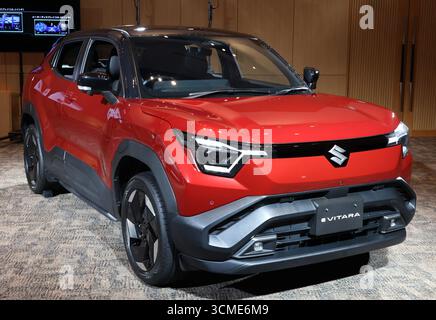 Tokyo, Giappone. 16 settembre 2025. La casa automobilistica giapponese Suzuki Motor espone sul mercato giapponese di Tokyo il primo veicolo elettrico a batteria (BEV) "eVitara" martedì 16 settembre 2025. Il SUV a 5 posti eVitara, prodotto in India, consente di percorrere 520 km per il modello a 2 ruote motrici, mentre 472 km per il modello a 4 ruote motrici a pagamento. (Foto di Yoshio Tsunoda/AFLO) Foto Stock