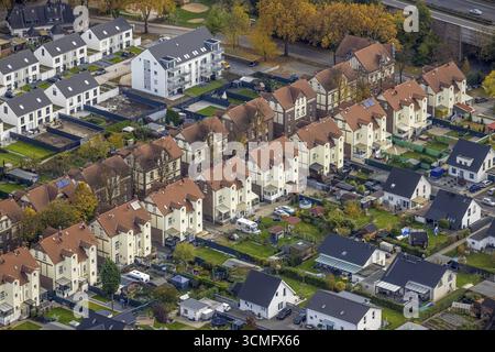 Vista aerea, proprietà abitative di tre epoche diverse: Colliery Housing estate, case indipendenti e terreni abitativi a schiera, nel quartiere Butendorf Foto Stock