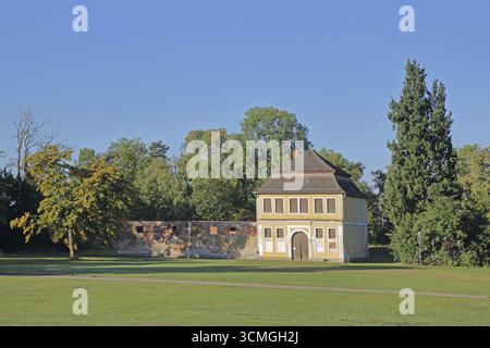 Scuderie storiche, giardino del castello, Zerbst, Flaeming, Sassonia-Anhalt, Germania Foto Stock