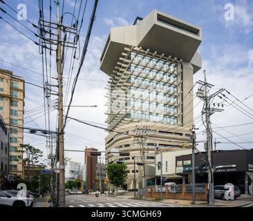 Haus Nowhere Gentle Monster store si trova a Seongsu-dong, Seoul, Corea. Un nuovo concept shop al centro della rivoluzione creativa di Seoul Foto Stock