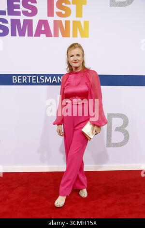 Bertelsmann, Party in der Bertelsmann Repräsentanz, Berlin, 11.09.2025 Nina Petri bei der Ankunft zur Bertelsmann Sommer Party 2025 in der Bertelsmann Repräsentanz a Berlino AM 11.9,2025. Berlin Bertelsmann Repräsentanz *** Bertelsmann, partito all'Ufficio di rappresentanza Bertelsmann, Berlino, 11 09 2025 Nina Petri arrivo al Bertelsmann Summer Party 2025 all'Ufficio di rappresentanza Bertelsmann a Berlino l'11 9 2025 Berlin Bertelsmann Representative Office Copyright: XAnitaxBuggex Foto Stock
