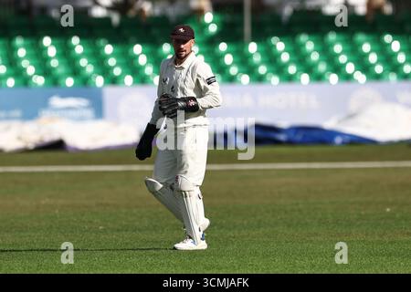 Regno Unito, Leicester, Upton Steel County Ground, 16 settembre 2025, Kent Wicketkeeperk Harry Finch durante il secondo giorno del Rothesay County Championship Division Two match tra Leicestershire CCC e Kent County Cricket Club a Grace Road, Leicester, Regno Unito il 15 settembre 2025. Foto Stock