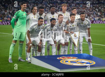 Madrid, Spagna, 16 settembre 2025: La formazione iniziale del Real Madrid si pone per i media durante il primo turno di UEFA Champions League 2025-26 tra il Real Madrid e Marsiglia allo stadio Santiago Bernabeu il 16 settembre 2025 a Madrid, Spagna. Crediti: Alberto Brevers / Alamy Live News. Foto Stock