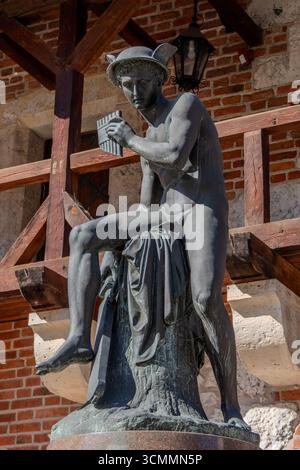 Cracovia, Polonia, 5 agosto 2025. Statua di Bertel Thorvaldsen. Mercurio sta per uccidere Argus Foto Stock