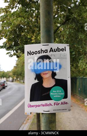 Vandalismus am Wahlplakat von Noosha Aubel parteilos für die Oberbürgermeisterwahl in Potsdam, 16. Settembre 2025. Die Wahl findet AM 21. statt. Settembre Oberbürgermeisterwahl a Potsdam *** vandalismo sul manifesto elettorale di Noosha Aubel non-partito per le elezioni sindaco di Potsdam, 16 settembre 2025 le elezioni si svolgeranno il 21 settembre elezioni Mayoral a Potsdam Foto Stock