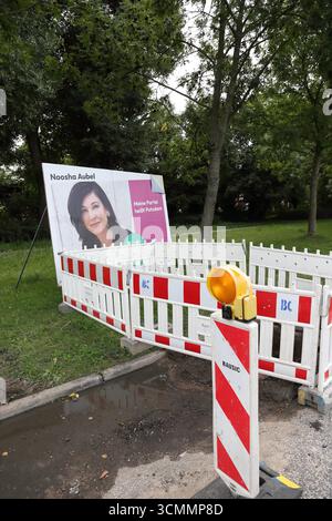 Wahlplakat von Noosha Aubel parteilos für die Oberbürgermeisterwahl a Potsdam, 16. Settembre 2025. Die Wahl findet AM 21. statt. Settembre Oberbürgermeisterwahl a Potsdam *** manifesto elettorale di Noosha Aubel non-partito per le elezioni sindaco a Potsdam, 16 settembre 2025 le elezioni si svolgeranno il 21 settembre elezioni Mayoral a Potsdam Foto Stock