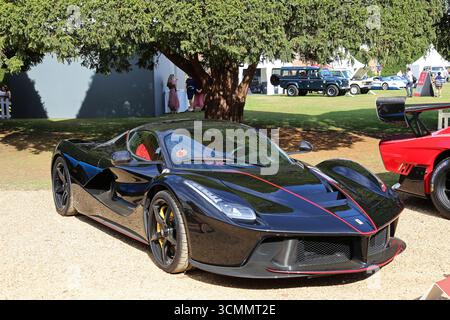 Ferrari LaFerrari aperta (2017), Concours of Elegance 2025, Hampton Court Palace, Londra, Regno Unito, Europa Foto Stock