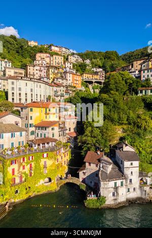 Veduta aerea della cittadina di Nesso, costruita sulla gola omonima. Nesso, lago di Como, provincia di Como, Lombardia, Italia, Europa. Foto Stock