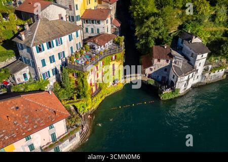 Veduta aerea della cittadina di Nesso, costruita sulla gola omonima. Nesso, lago di Como, provincia di Como, Lombardia, Italia, Europa. Foto Stock
