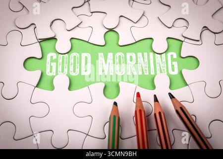 Messaggio di saluto di buon giorno come concetto di puzzle. Foto Stock