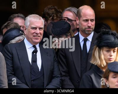 Londra, Regno Unito. 16 settembre 2025. Il principe Andrea, il duca di York e il principe Guglielmo, il principe di Galles al funerale della duchessa di Kent, Westm Foto Stock