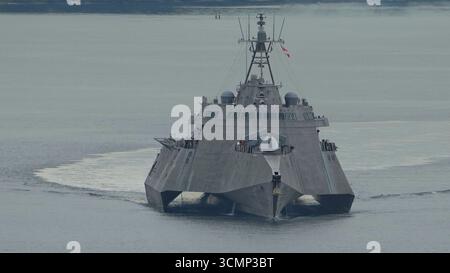 SINGAPORE - 17 SETTEMBRE 2025: La USS Cincinnati (LCS-20) è una nave da combattimento litorale della Marina degli Stati Uniti, classe Independence. Foto Stock