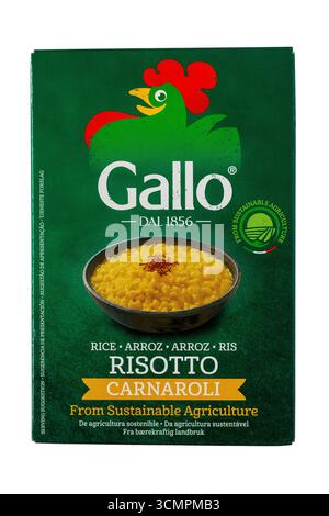 Scatola di risotto Gallo Carnaroli riso da Agricoltura sostenibile isolato su sfondo bianco Foto Stock