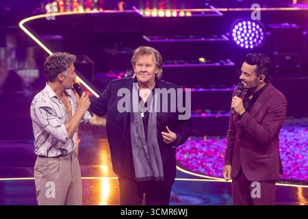 Dortmund Wayne Carpendale mit Giovanni Zarrella und Seinem Vater Howard Carpendale bei der Aufzeichnung der ZDF Fernsehshow die Giovanni Zarrella spettacolo AM 19.08.2025 a Dortmund Wayne Carpendale mit Giovanne Zarrella und Seinem Vater Howard Carpendale bei der Aufzeichnung der ZDF Fernsehshow Die Giovanni Zarrella Show AM 19.08.2025 a Dortmund *** Dortmund Wayne Carpendale con Giovanni Zarrella e suo padre Howard Carpendale alla registrazione dello show televisivo della ZDF Die Giovanni Zarrella Show il 19 08 2025 a Dortmund Wayne Carpendale con Giovanne Zarrella e suo padre Howard Carpendale al Foto Stock