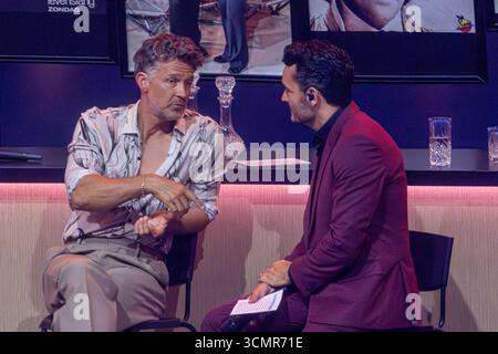 Dortmund Wayne Carpendale mit Giovanni Zarrella und Seinem Vater Howard Carpendale bei der Aufzeichnung der ZDF Fernsehshow die Giovanni Zarrella spettacolo AM 19.08.2025 a Dortmund Wayne Carpendale mit Giovanne Zarrella und Seinem Vater Howard Carpendale bei der Aufzeichnung der ZDF Fernsehshow Die Giovanni Zarrella Show AM 19.08.2025 a Dortmund *** Dortmund Wayne Carpendale con Giovanni Zarrella e suo padre Howard Carpendale alla registrazione dello show televisivo della ZDF Die Giovanni Zarrella Show il 19 08 2025 a Dortmund Wayne Carpendale con Giovanne Zarrella e suo padre Howard Carpendale al Foto Stock