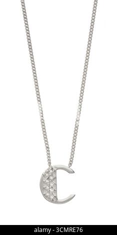 Collana monogramma con pendente lettera C su sfondo bianco Foto Stock